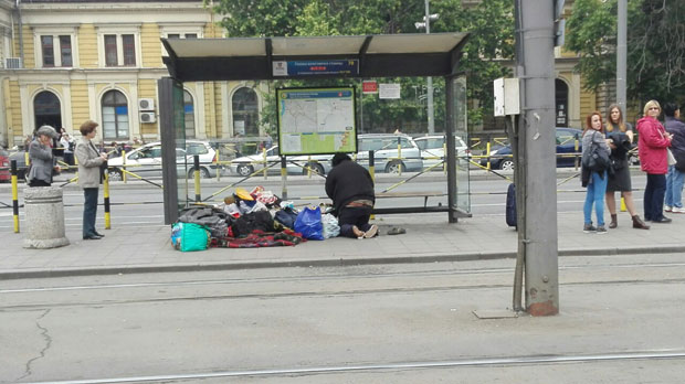 Живи на трамвајској станици